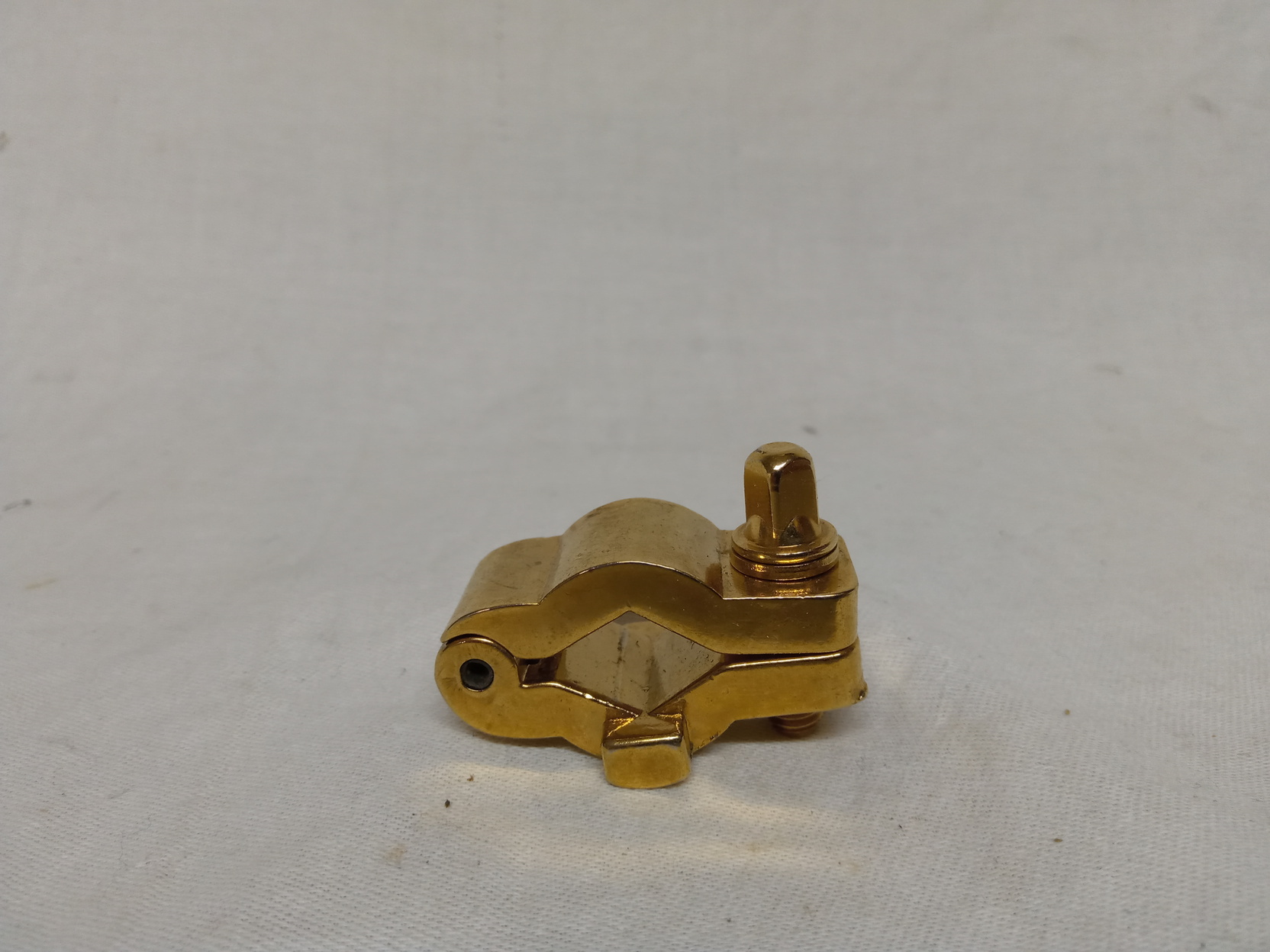 Gold Tom Mount Hinged Memory Lock Drumattic